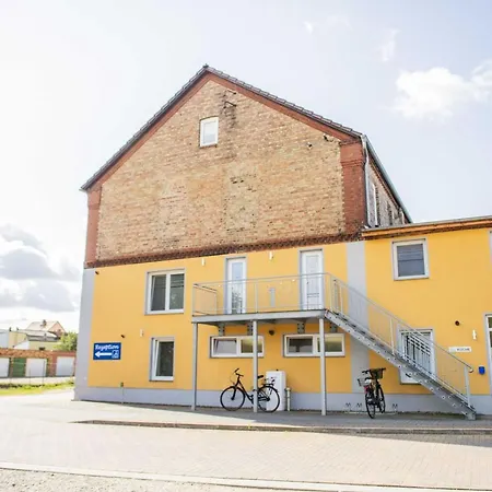 Peenecamp Neukalen, *