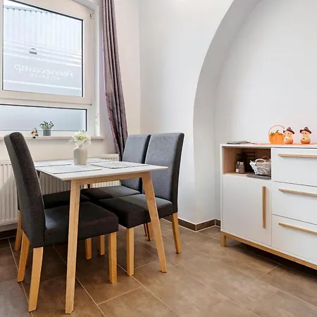 Peenecamp Neukalen, Lejlighed *