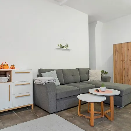 Peenecamp Neukalen, * Neukalen