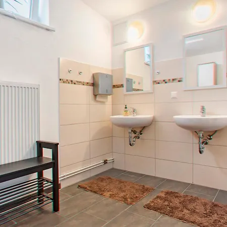 Peenecamp Neukalen, *