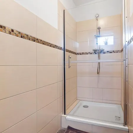 Peenecamp Neukalen, Lejlighed Neukalen