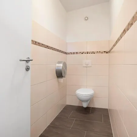 Peenecamp Neukalen, Lejlighed *