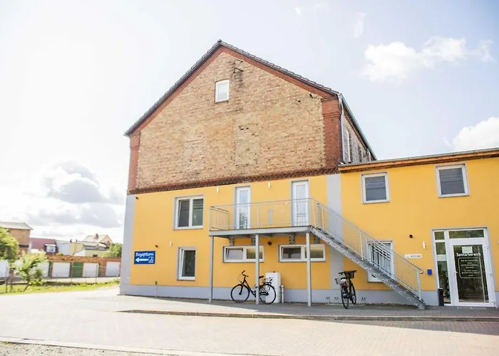 Peenecamp Neukalen, *