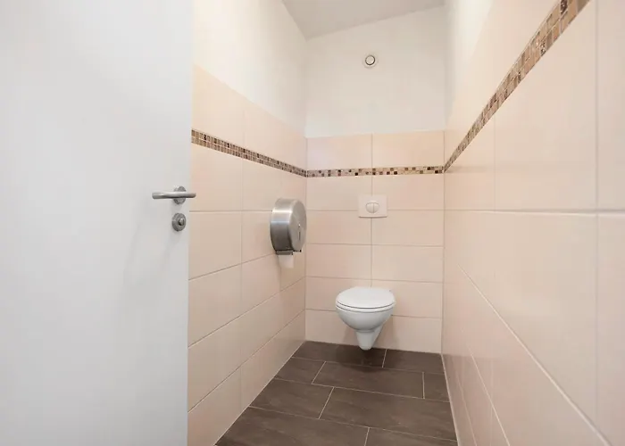 Peenecamp Neukalen, Lägenhet *